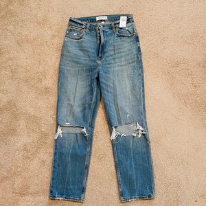 Abercrombie & Fitch - The Ankle Straight Ultra High Rise Curve Love Jeans